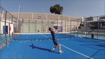 La technique du smash au padel - Julien Bondia / Avantage Padel - YouTube